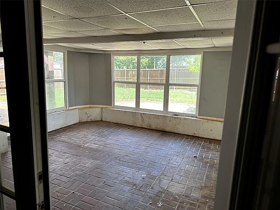 5th image of 208 Connie Dr