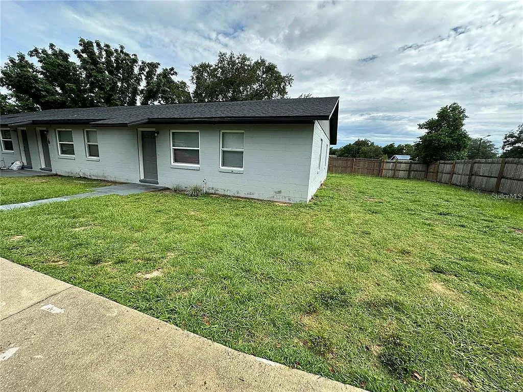2 bed, 1.0 bath, 800 sqft, $1,200 — Photo 2