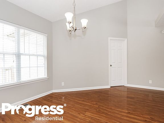 5th image of 702 Cynthia Ct