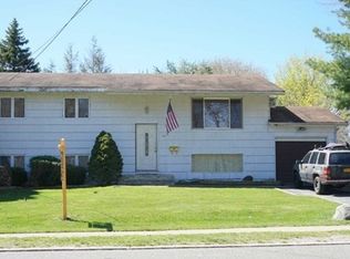 62 Colonial Springs Rd, Wheatley Heights, NY 11798