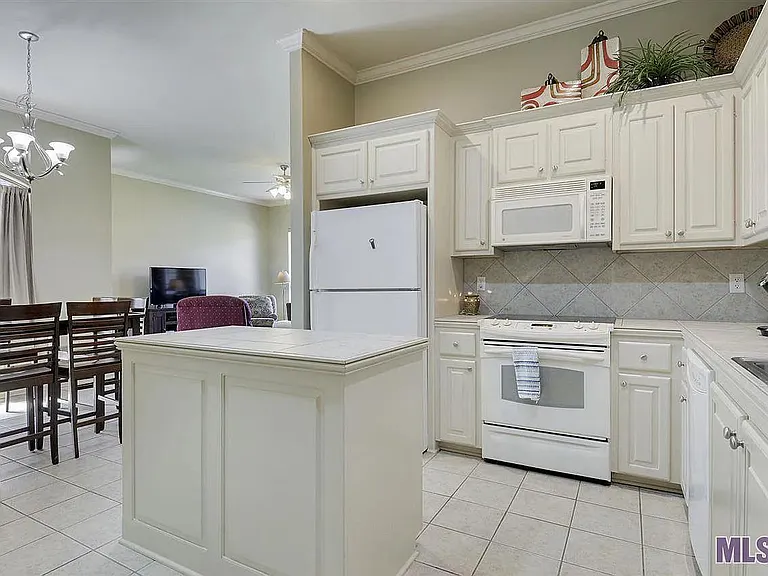 3930 Northshore Ave — Photo 3