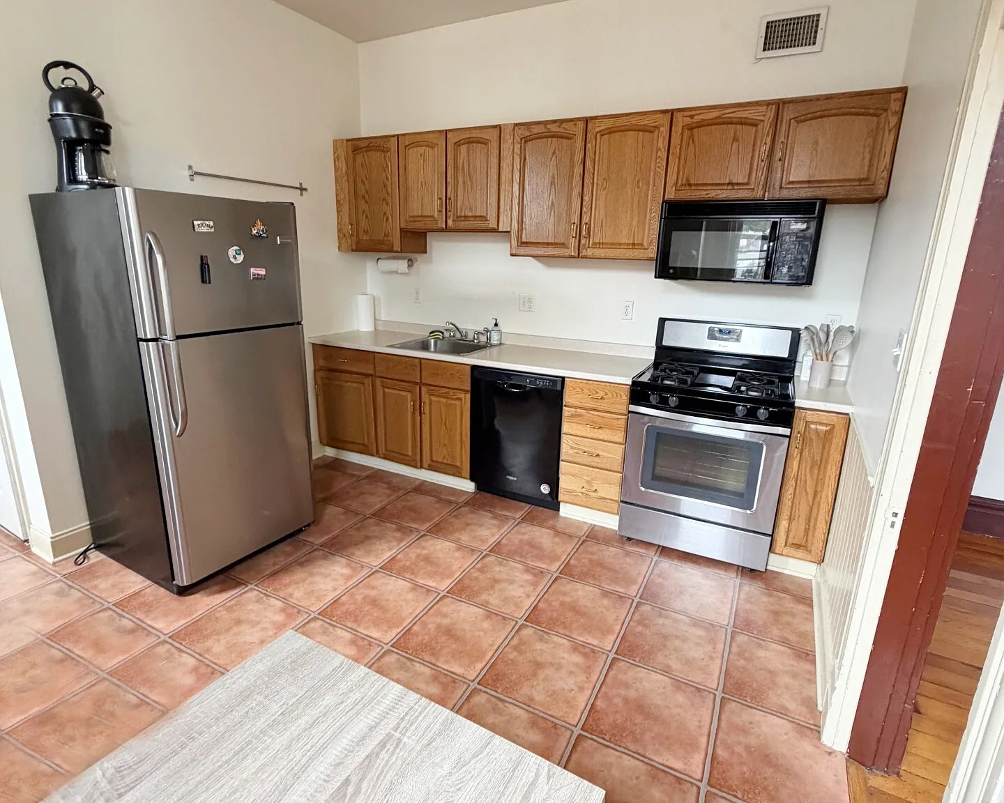1607 Sarah Street - 2 — Photo 2