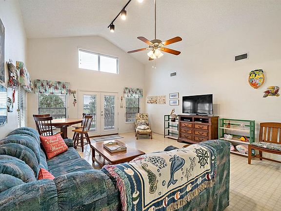 4th image of 13827 San Domingo Dr