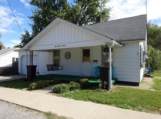 812 7th St, Carmi, IL 62821