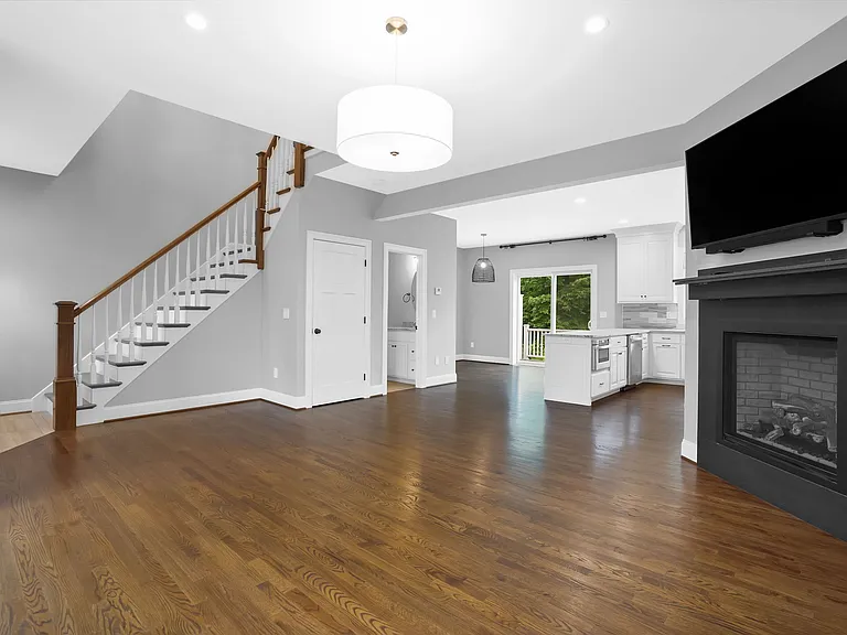 204 Mountain Rd #F — Photo 4