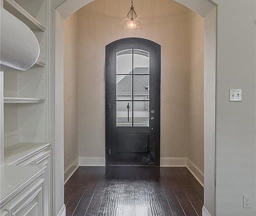 3rd image of 4407 Lake Crest Dr
