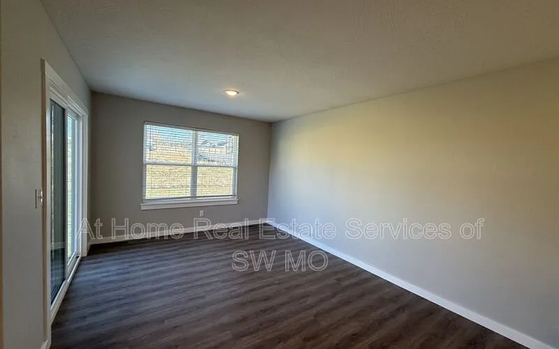 3 bed, 2.0 bath, 1873 sqft, $1,855 — Photo 2