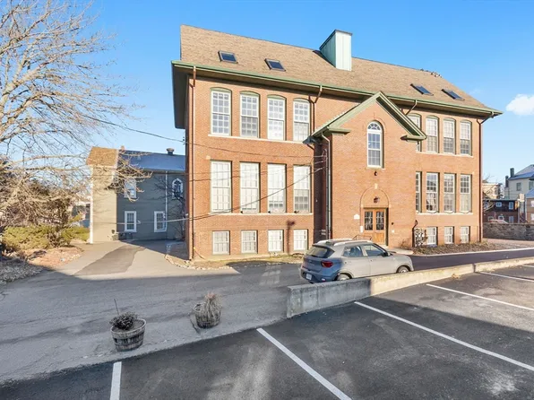 37 Washington St APT 8, Gloucester, MA 01930