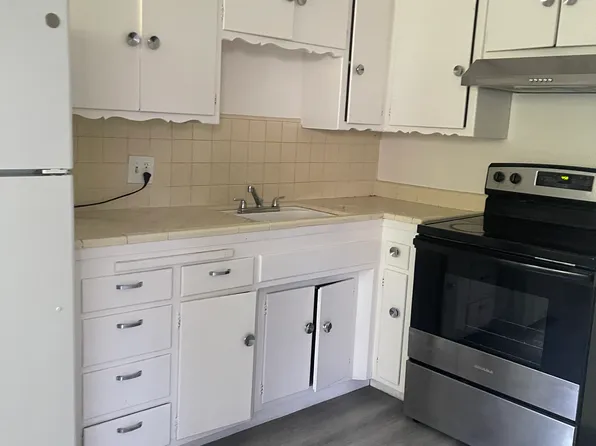 1809 T St APT 2, Sacramento, CA 95811