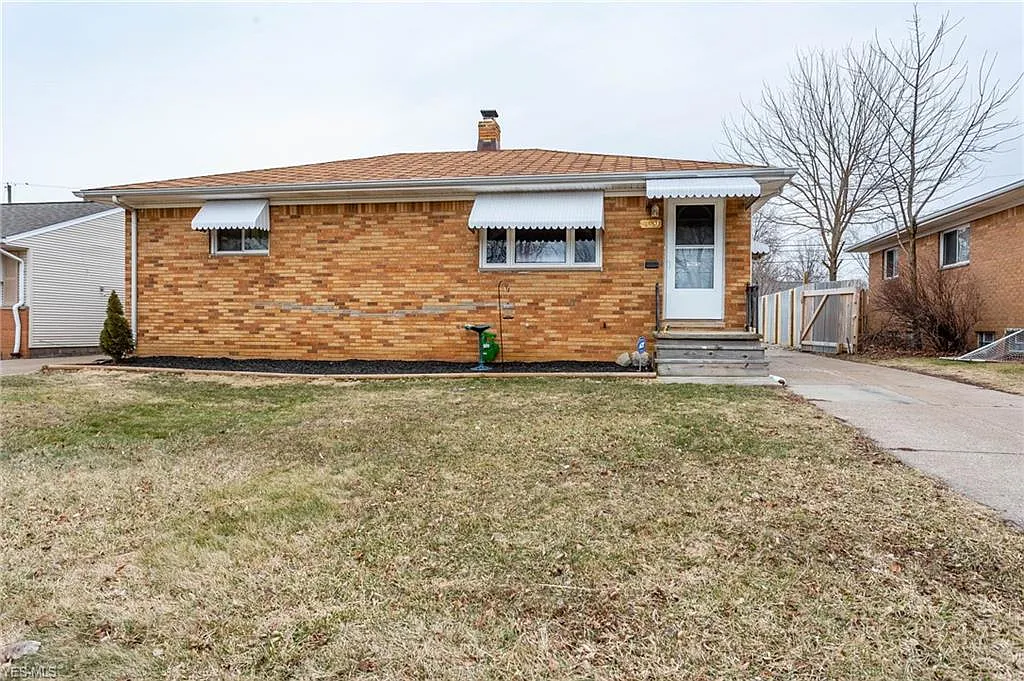 309 Thelma Dr photo 1