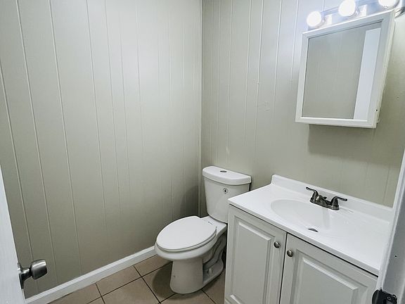 3rd image of 852 N Main St #F
