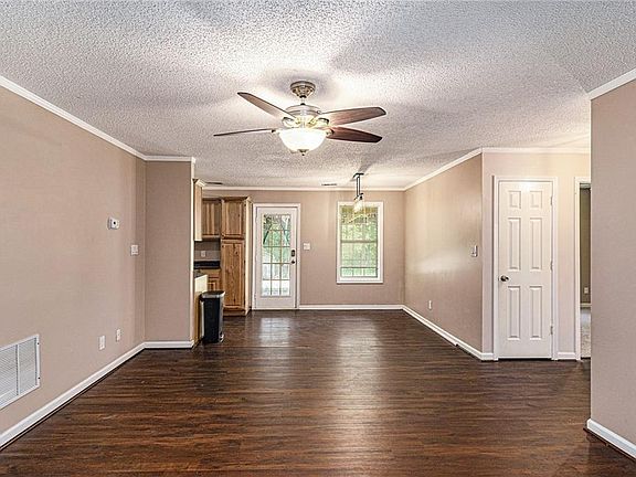 4th image of 5440 Crest Hwy