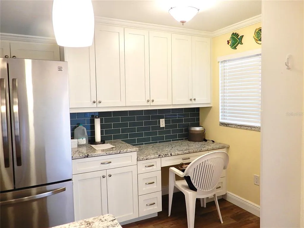 2 bed, 2.0 bath, 1040 sqft, $3,300 — Photo 3