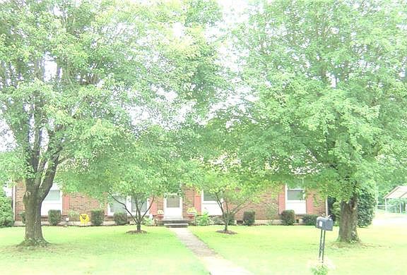 3rd image of 121 W Park Dr