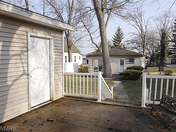 2nd image of 1524 Lakeview Dr
