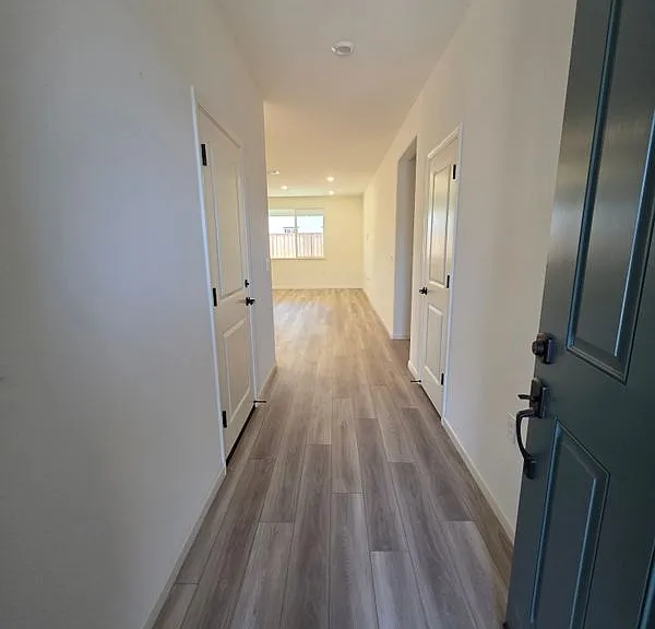 2508 Oleander Dr — Photo 3