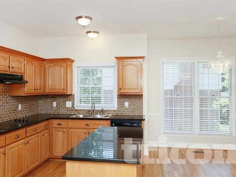 105 Saddlebridge Ln — Photo 5