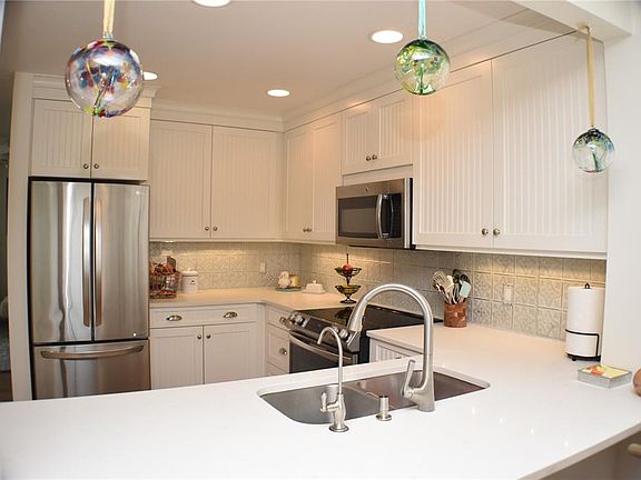 3rd image of 1021 Beach Manor Cir #50
