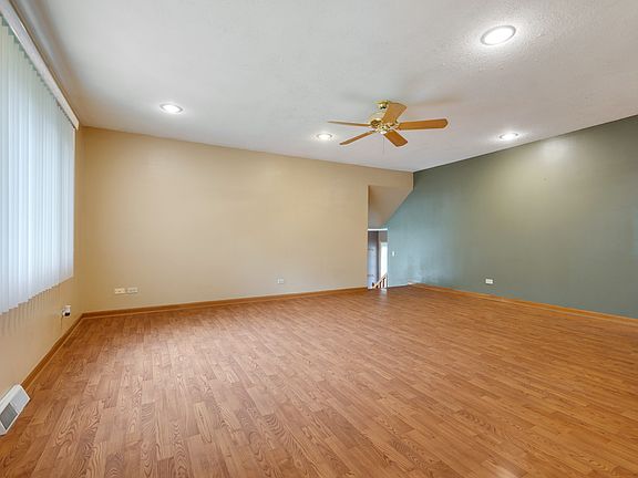 2nd image of 1381 Volkamer Trl