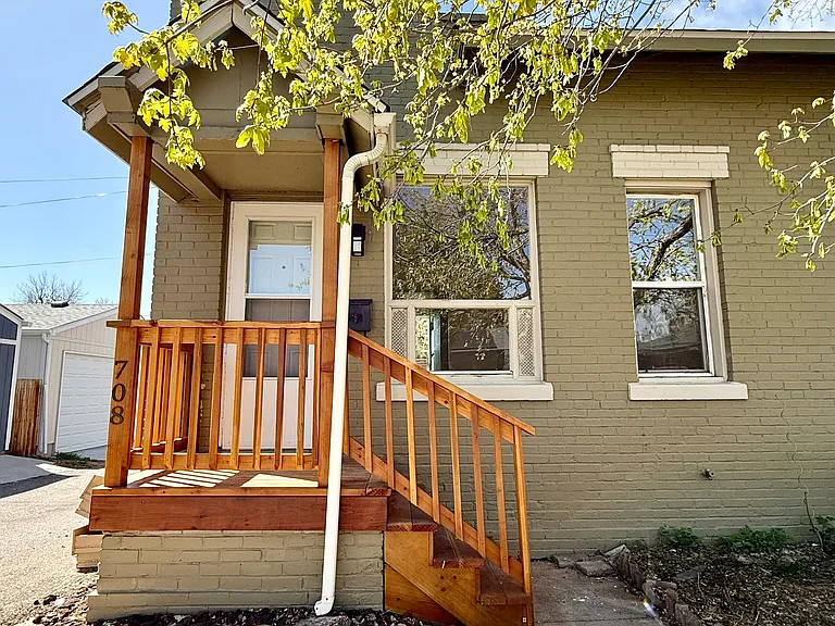 708 E Dakota Ave — Photo 1