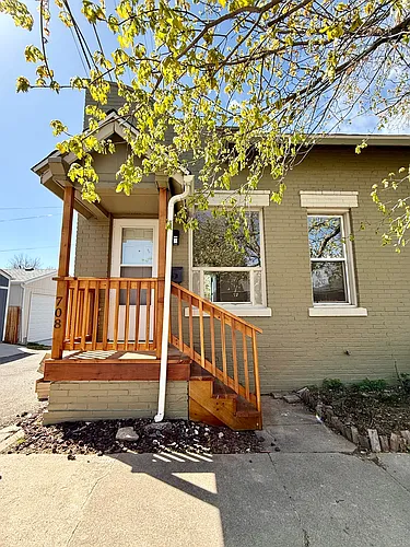 708 E Dakota Ave Photo 1