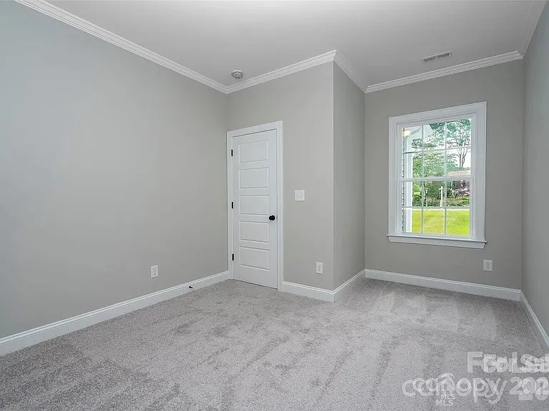 1721 Balfour Ln — Photo 8