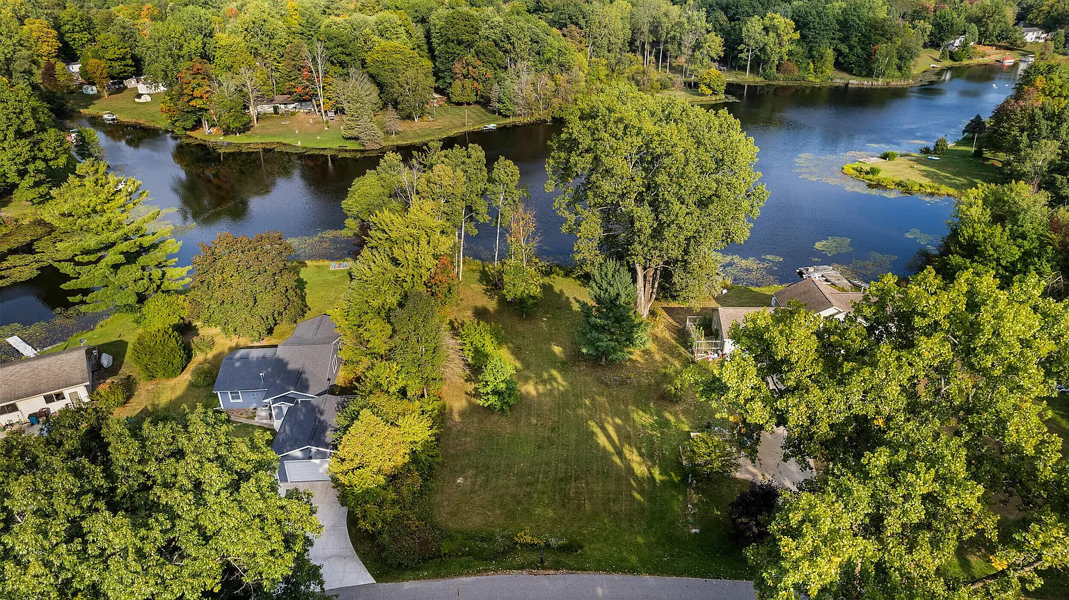 33 W Shore Dr photo 1
