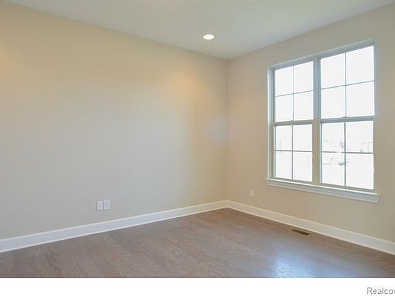 5th image of 52263 Pierce Dr