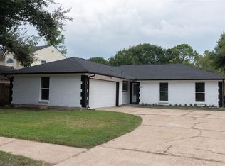 609 Oak Harbor Dr, Houston, TX 77062