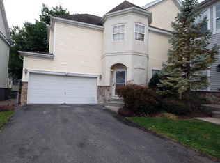 7 Mioduski Ct, Parlin, NJ 08859