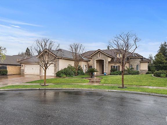 3rd image of 205 Somerford Ct