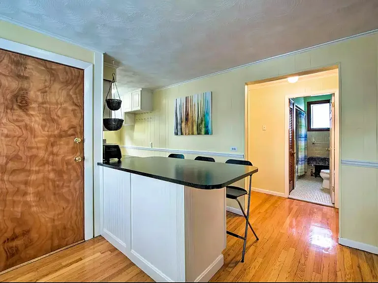 36 Pembroke Ave — Photo 5