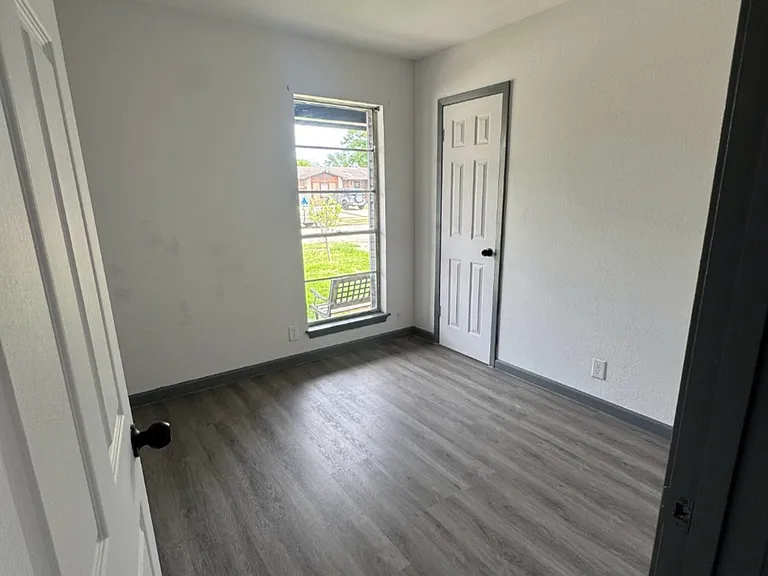 6129 Vincent Dr — Photo 5