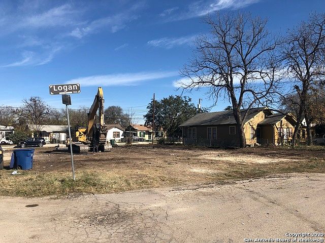 2nd image of 1002 Lamar St
