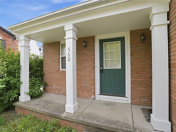 2nd image of 560 Canterbury Ln