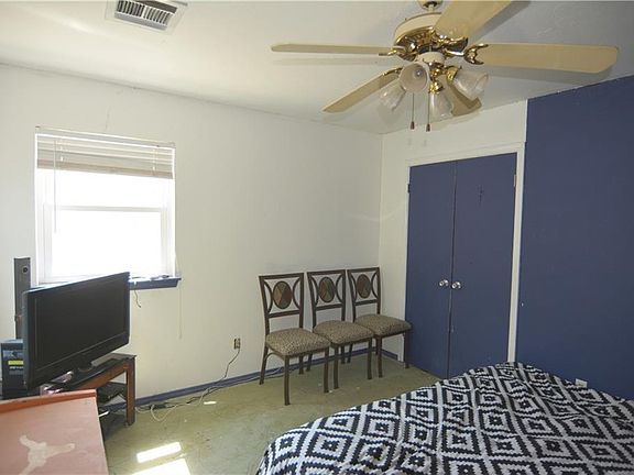 3rd image of 1617 Pine Oak Dr