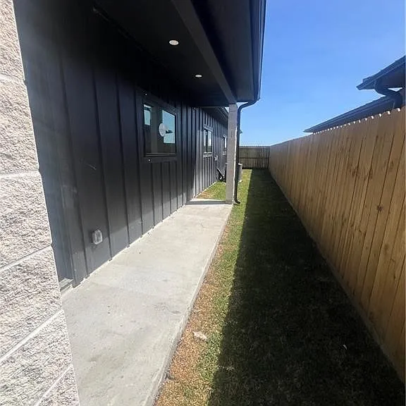 2706 Grace Cir #B — Photo 8