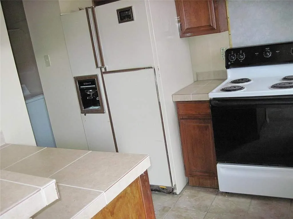 2 bed, 2.5 bath, 1168 sqft, $1,600 — Photo 4