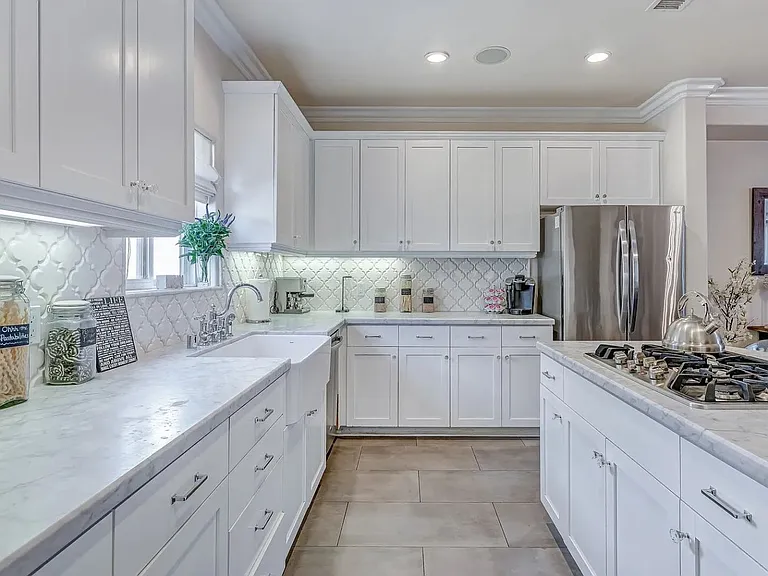 145 W Hawthorn St — Photo 10