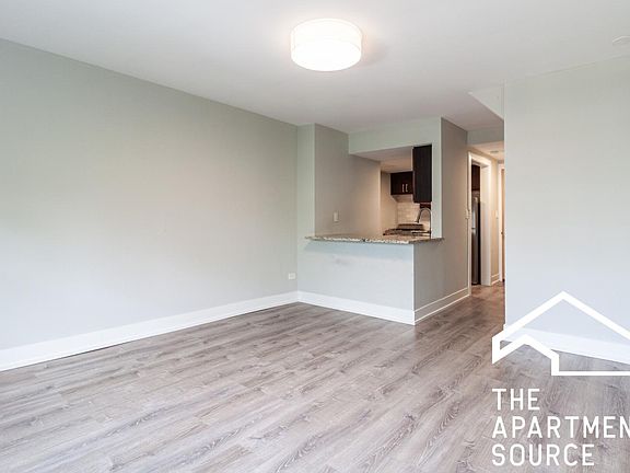 5th image of 447 W Barry Ave #5