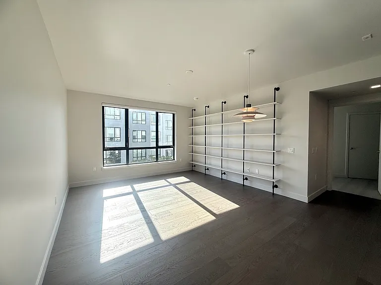 1300 22nd St #319 — Photo 3