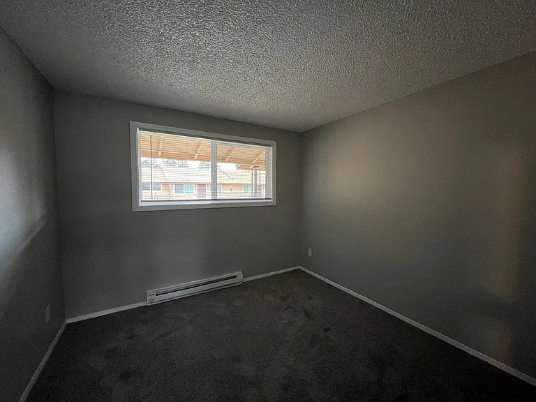 Surrey Square Apartments — Photo 45