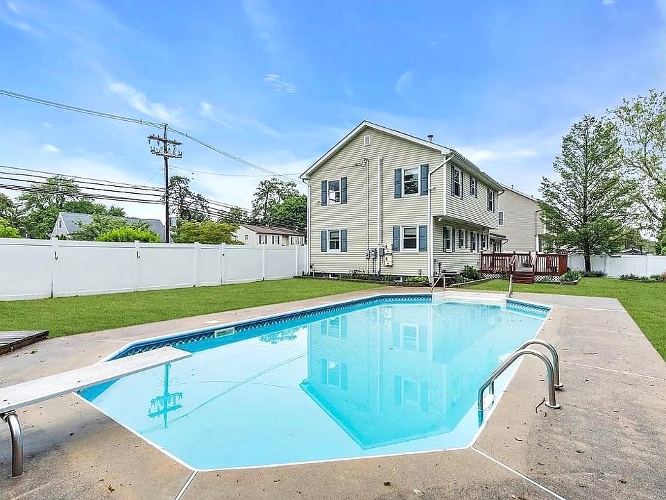 1st image of 317 Beachwood Blvd