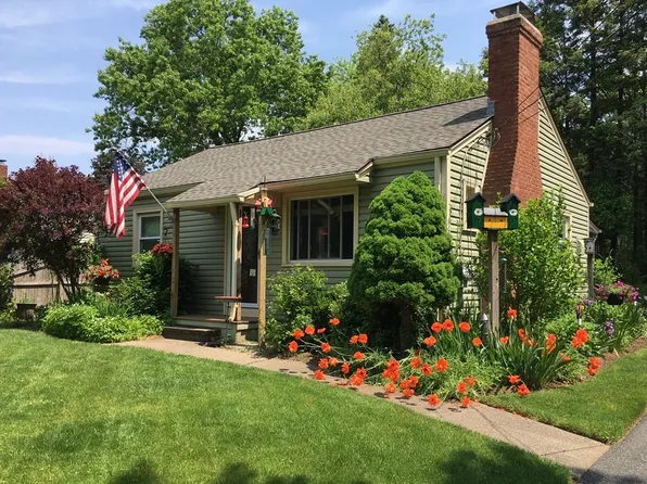 37 Vadnais St, East Longmeadow, MA 01028