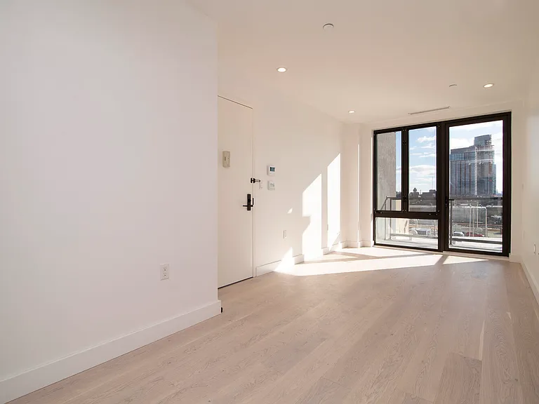 222 51st Ave #2C — Photo 1