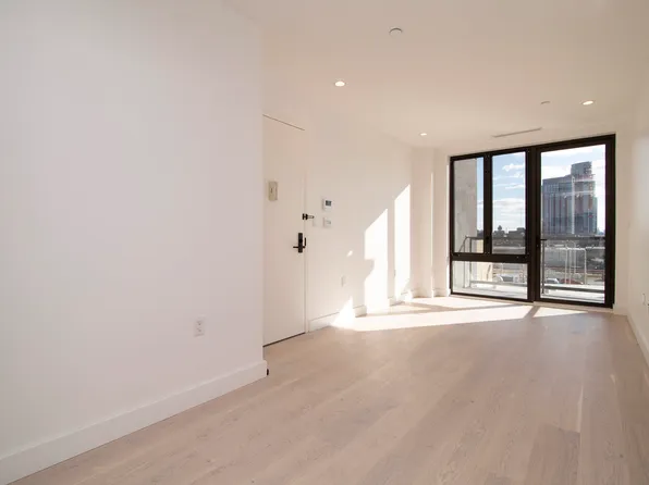 2-22 51st Avenue image 1 of 5