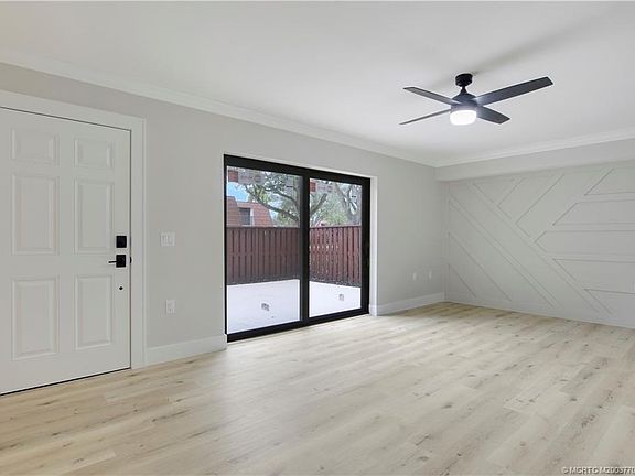 4th image of 2994 SW Sunset Trace Cir