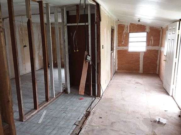 4th image of 2337 Dakota St