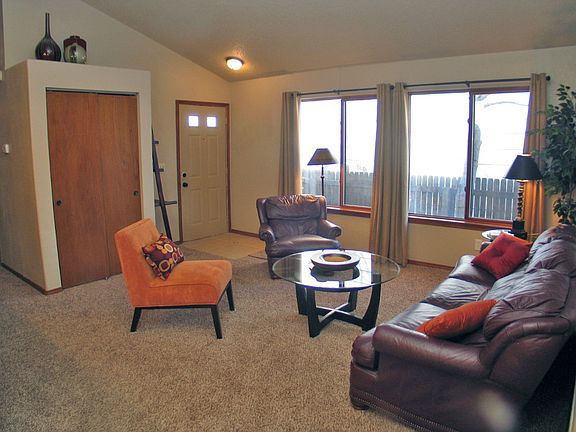 Living Room / Entrance