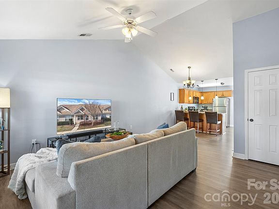 5th image of 1029 Duncan Chase Ln